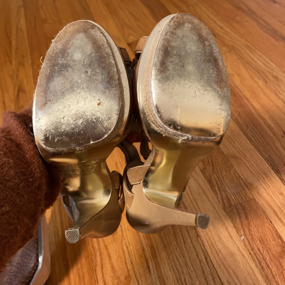 Be e platform sandals. - Picture 6 of 6